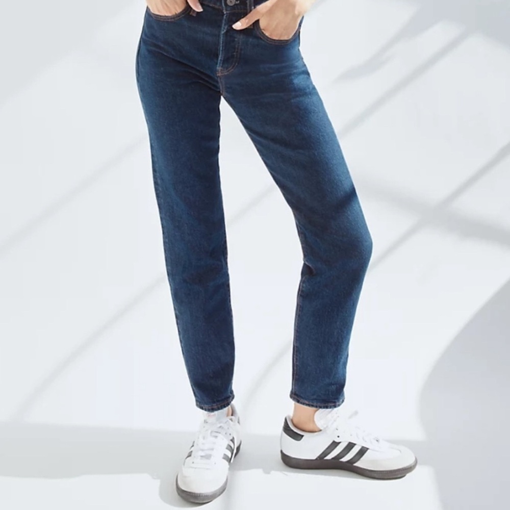 Levi’s wedgie dark wash‎ jeans 24